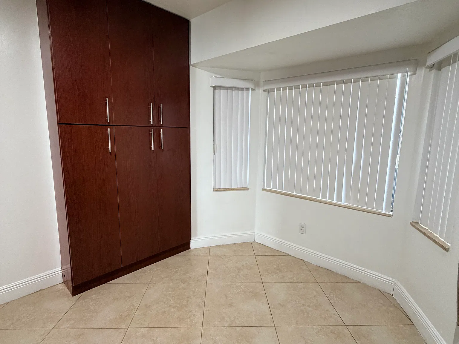 3 bed, 2.5 bath, 1374 sqft, $3,000 — Photo 4
