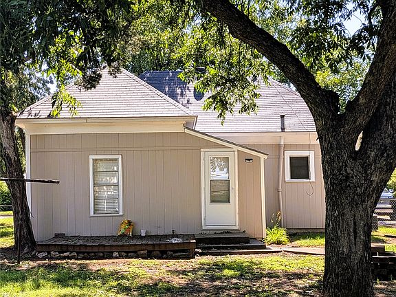 3rd image of 205 N Avenue O
