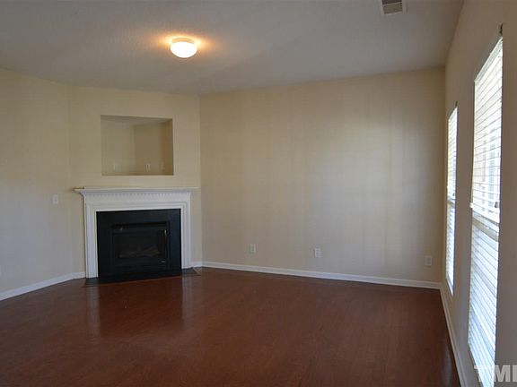 3rd image of 1203 Briarwood Dr