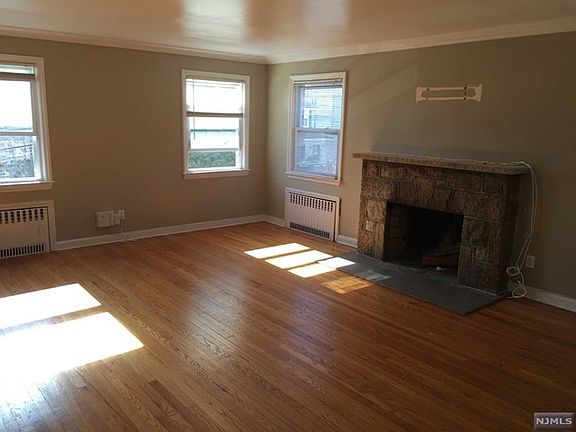 5th image of 363 Washington Ave APT 2