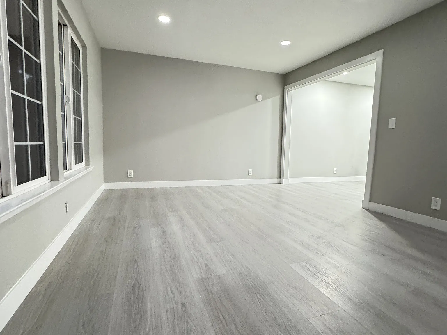 3 bed, 1176 sqft, $3,850 — Photo 2