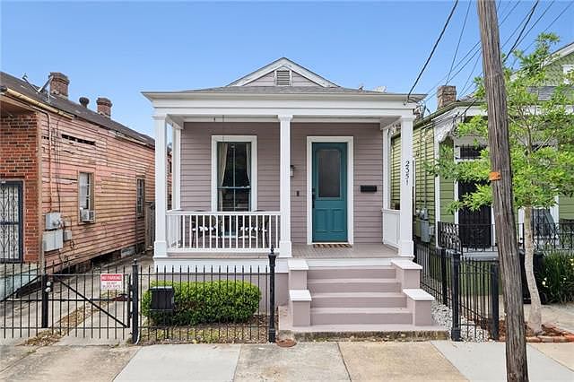 1st image of 2351 Chippewa St
