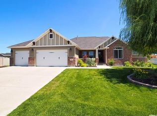 3527 W Grey Crown Crane Ln, Clinton, UT 84015