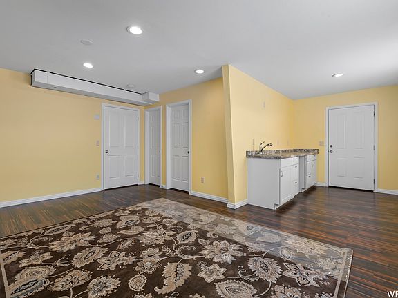 4th image of 306 E Hidden Garden Ln