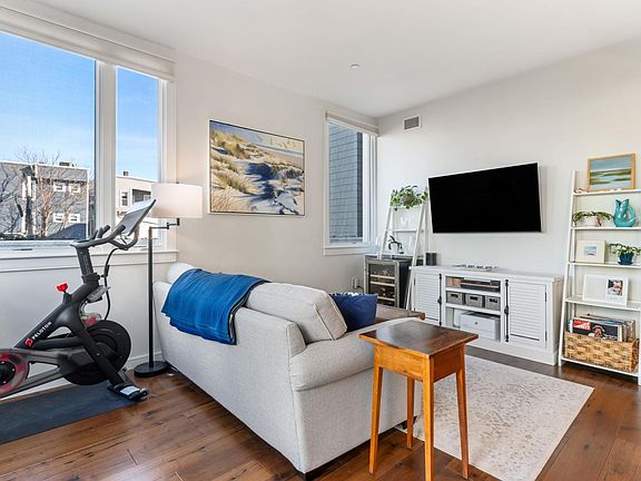 5th image of 812 E 6th St #12