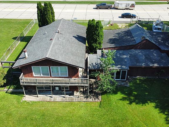3rd image of 641 W Lake Cook Rd