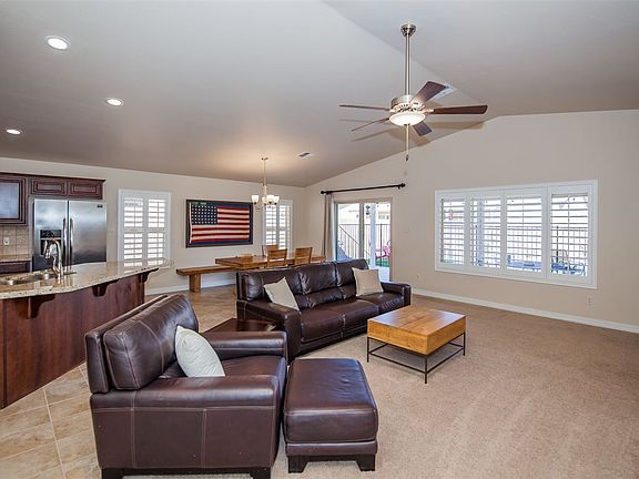 4th image of 3866 W 36th Pl