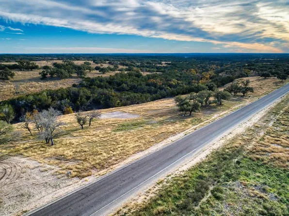 195 Wells Springs Dr, Kerrville, TX 78028