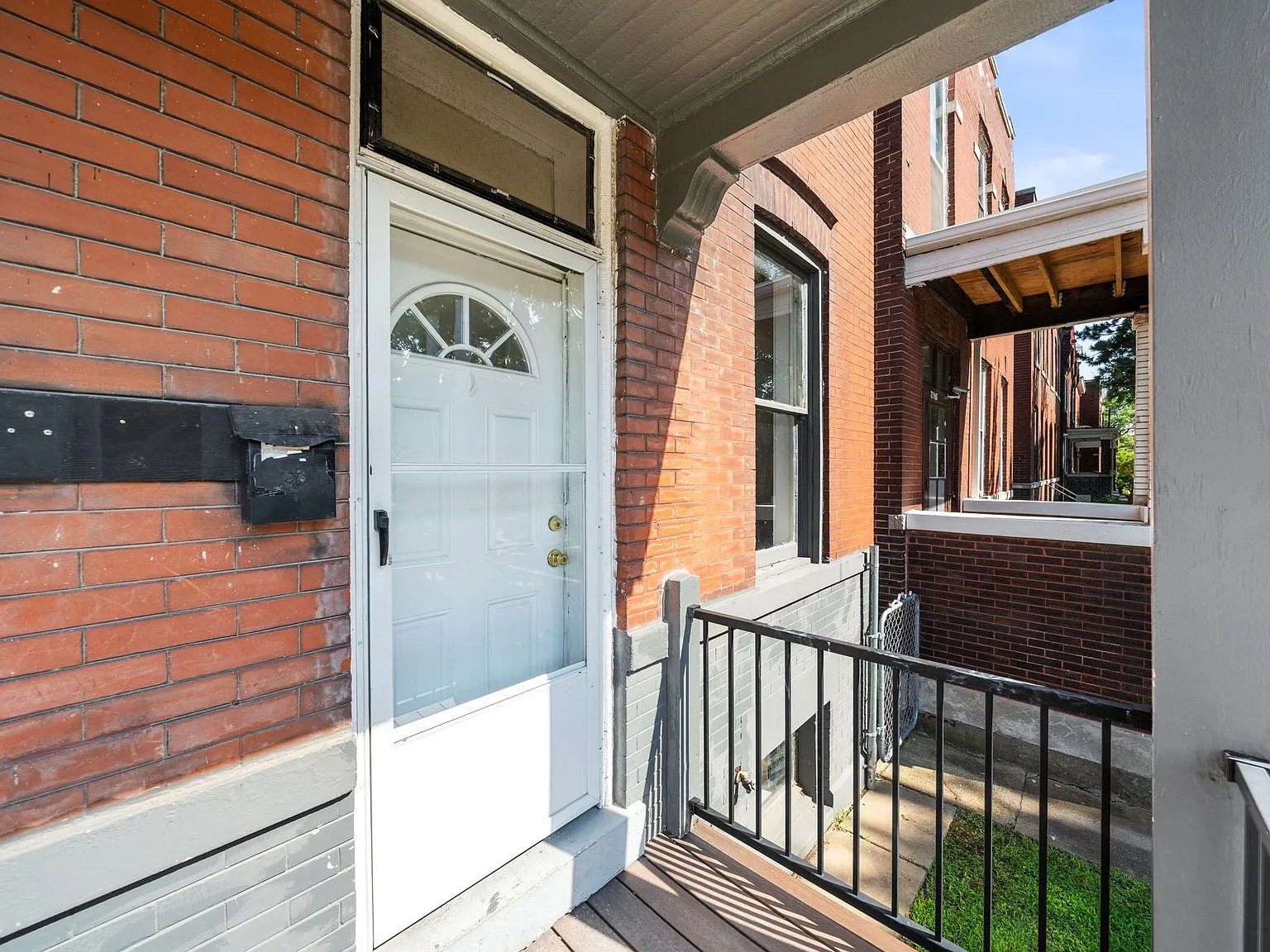 2 bed, 2.0 bath, 1800 sqft, $1,600 — Photo 2