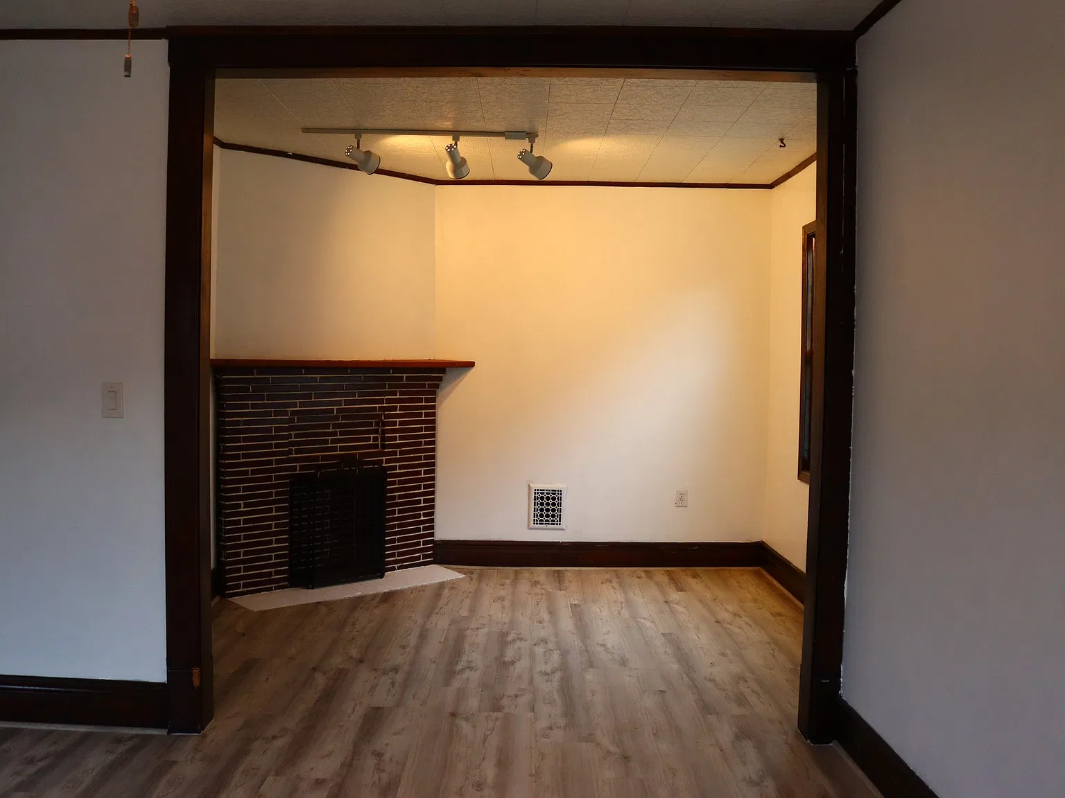 2 bedroom plus office 2nd floor apartment — Photo 3