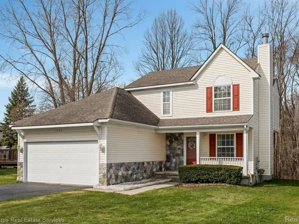 1025 Yorick Path, Wixom, MI 48393