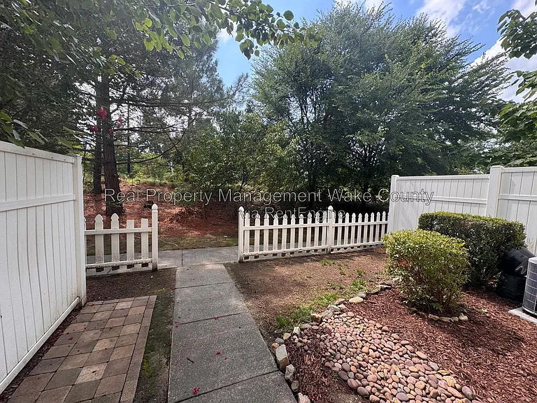 11701 Coppergate Dr #109 — Photo 32