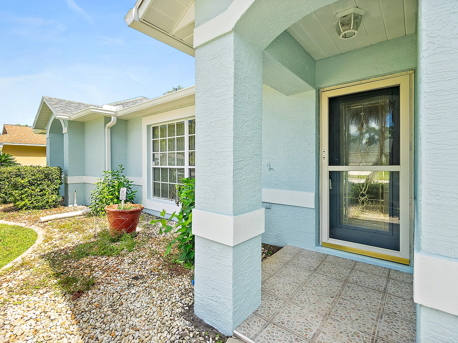 4 bed, 1927 sqft, $2,175 — Photo 2