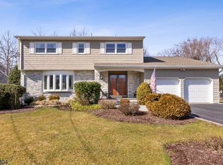 17 Aldrin Dr, West Caldwell, NJ 07006