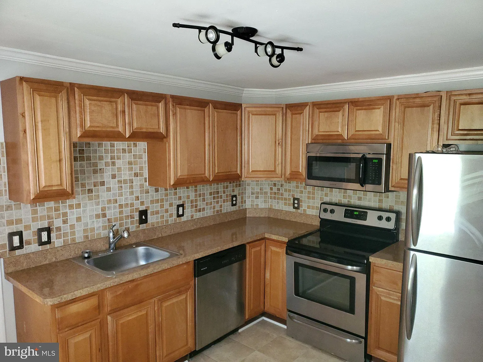 1 bed, 1.0 bath, 1144 sqft, $1,300 — Photo 1