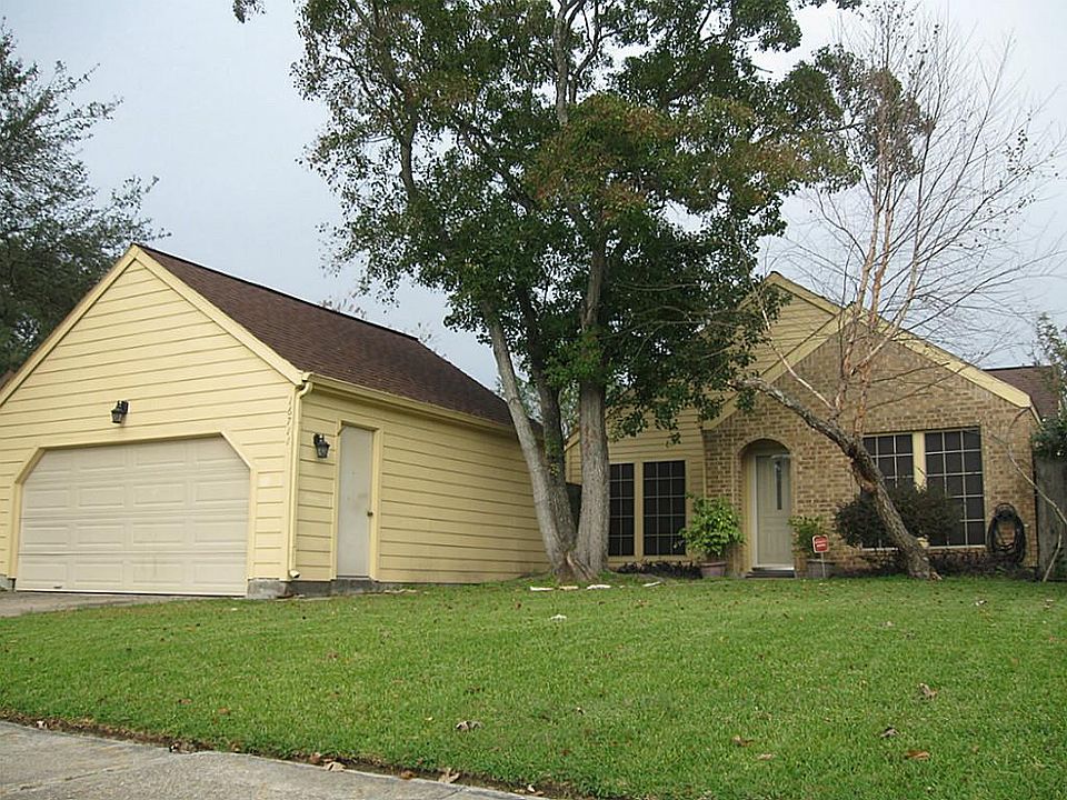 1st image of 16711 Holly Trail Dr