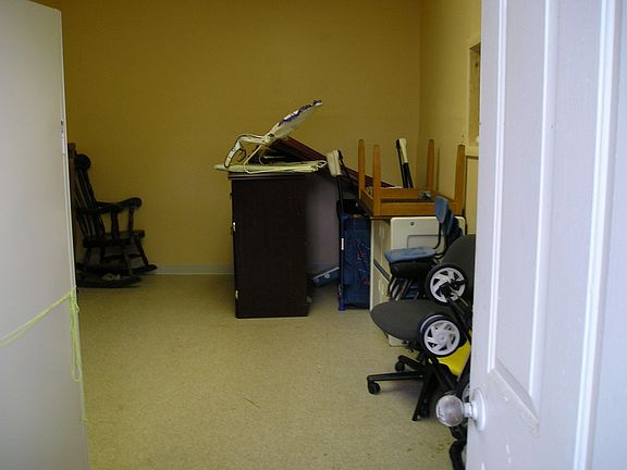 bedroom /office