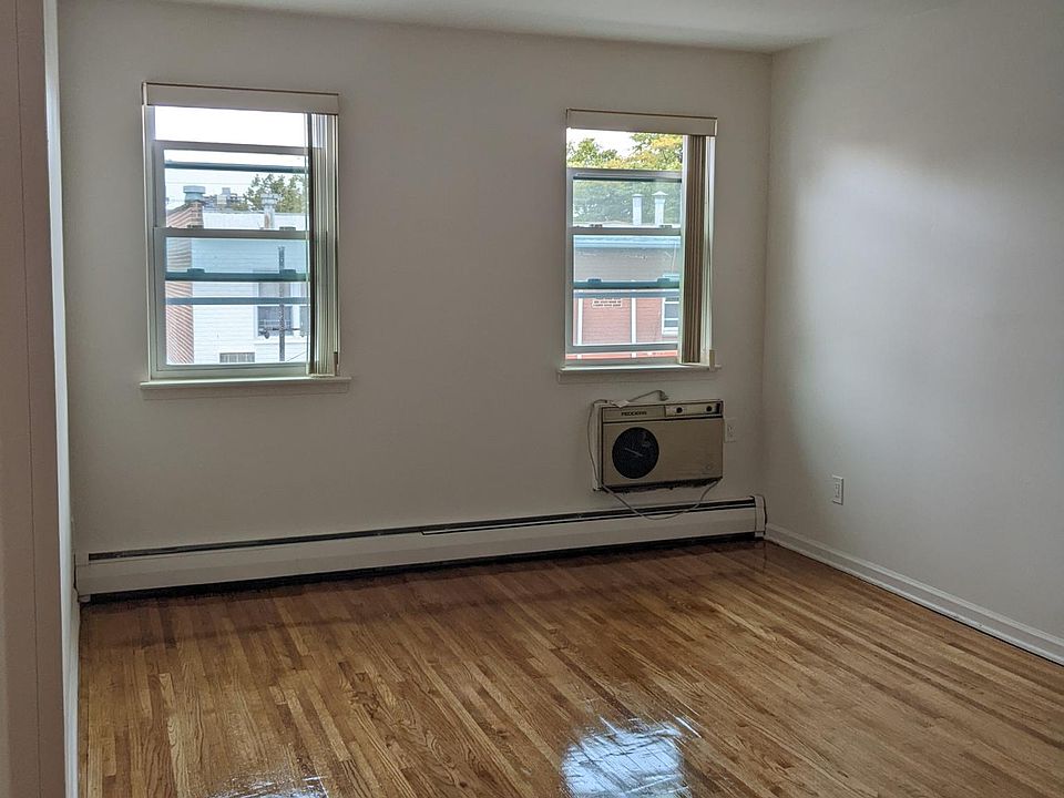 1st Bedroom with 1/2 Bath