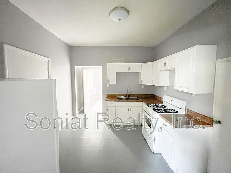 1726 Mandeville St — Photo 6