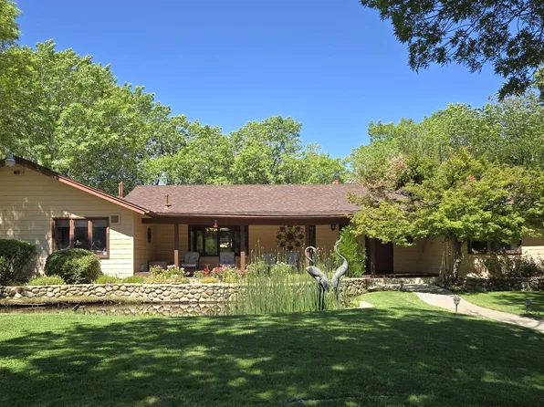 221 Mount Tom Rd, Bishop, CA 93514