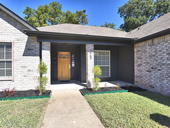 2nd image of 225 E Seminole Pl