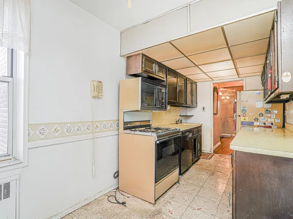 2514 East 7th Street image 3 of 17