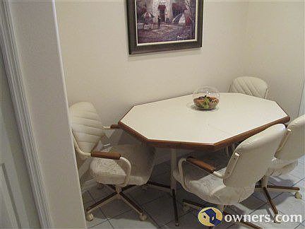 Kitchen eating area