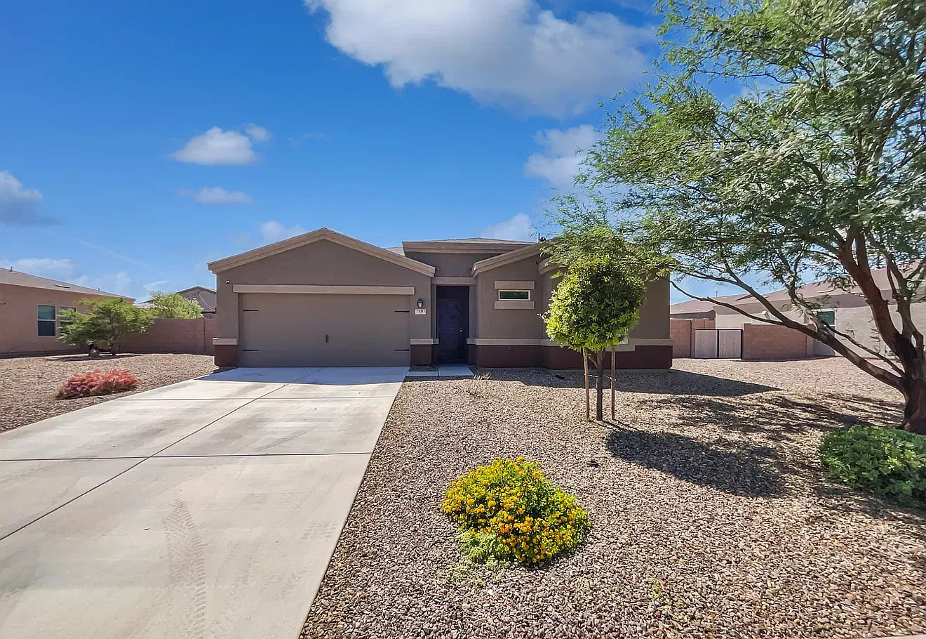 3 bed, 1255 sqft, $2,100 — Photo 2