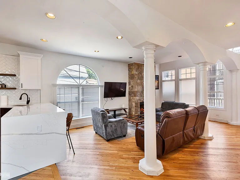 1517 W Irving Park Rd #CH — Photo 15