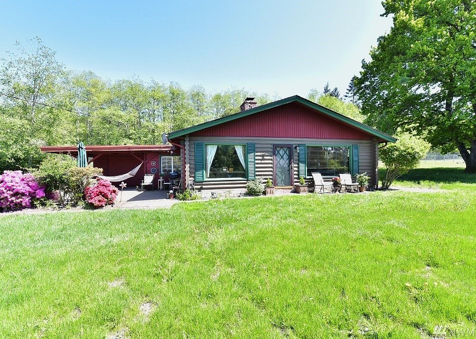 View coming-up the road to the property