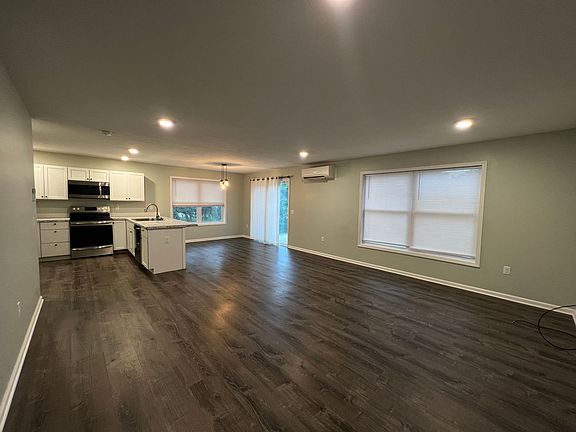 5th image of 723 Eastgate Pl