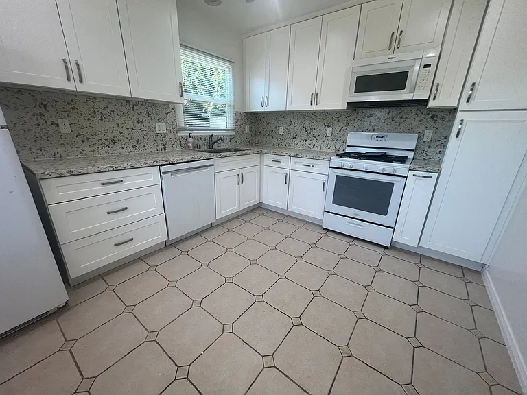 5016 Lorelei Ave — Photo 16