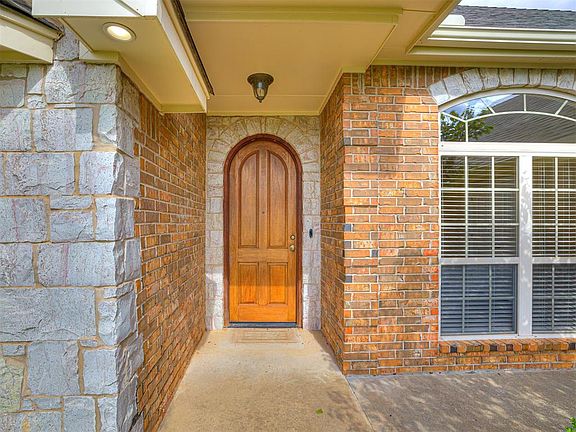 4th image of 1612 Lady Ln