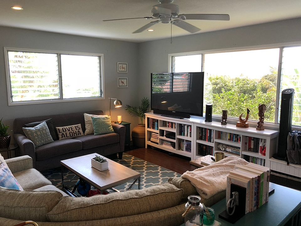 Beautiful koolau view from the windows. 
-Furniture not included