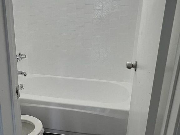 5th image of 15537 Nordhoff St #21
