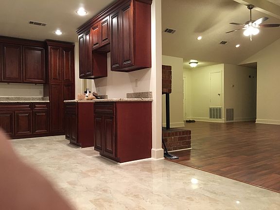 4th image of 406 Driftwood Cir