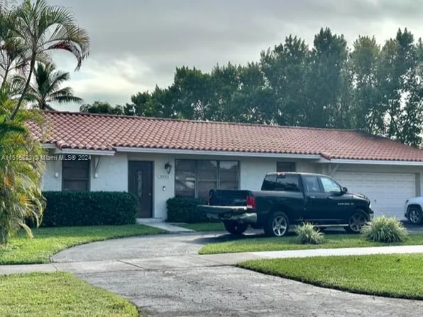 20311 SW 83rd Ave, Cutler Bay, FL 33189