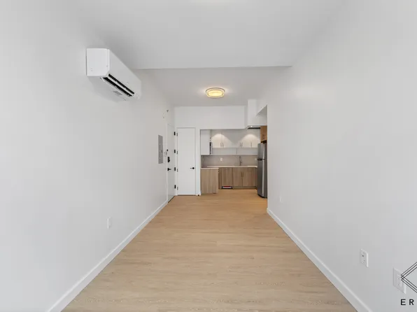 80 Linden Boulevard image 21 of 24