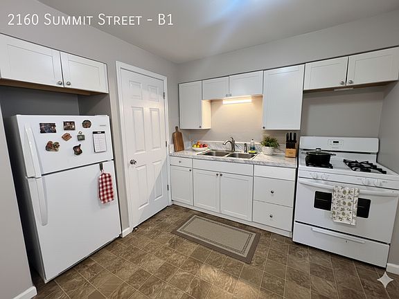 3rd image of 2160 Summit St #B1