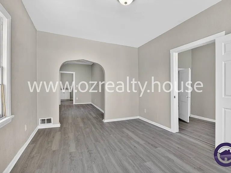 160 Bronson Ave — Photo 3
