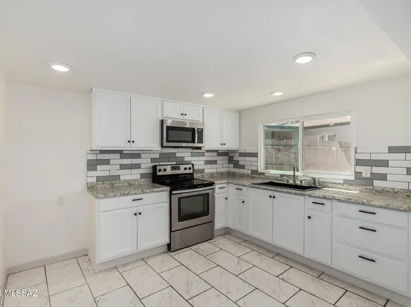 2429 E Cameron Vis, Tucson, AZ 85713