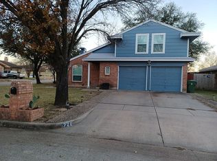 720 Swan Dr, Mansfield, TX 76063