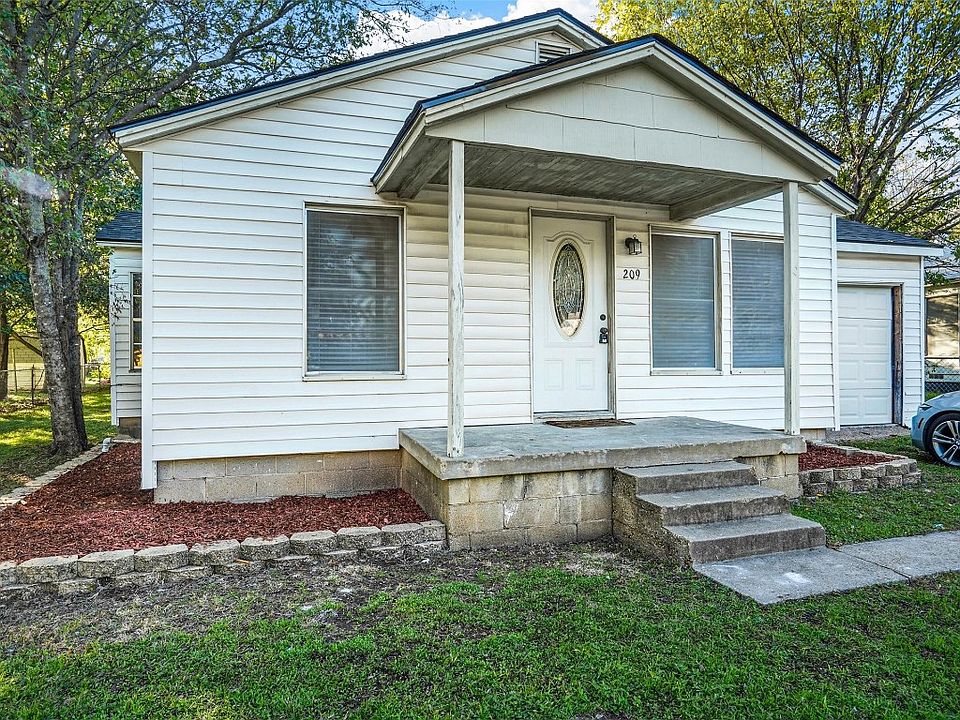 1st image of 209 Donald St