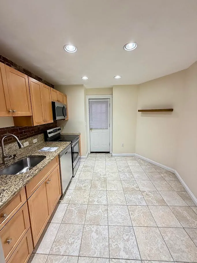 2 bed, $2,400 — Photo 4