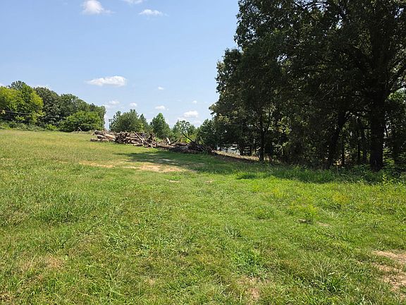4th image of 100 Thomas Rd