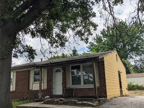 10333 Castle Dr, Saint Louis, MO 63136