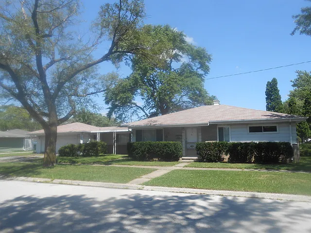 17246 Henry St photo 1