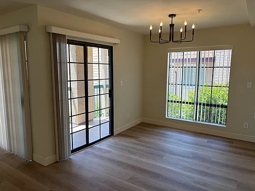 331 W Stocker St #10 Photo 1