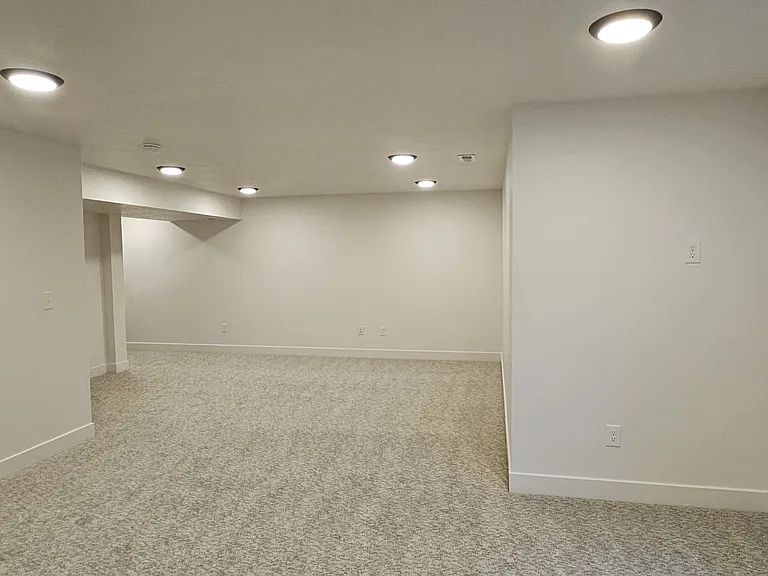 636 W Cottage Park Ln — Photo 18