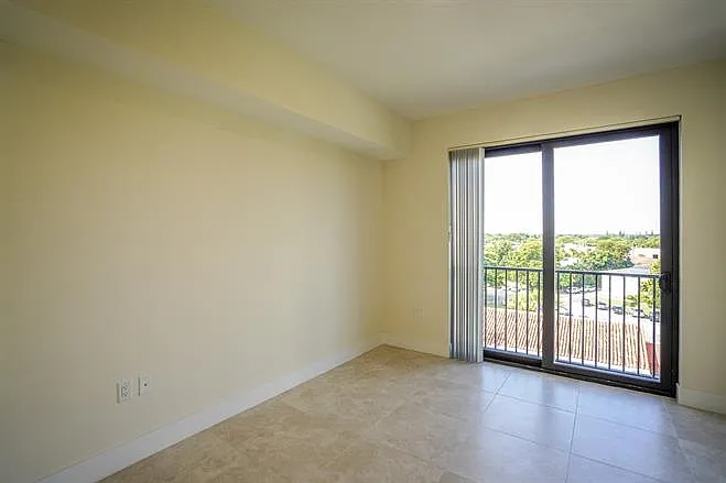 1091 Galiano St #502 — Photo 19